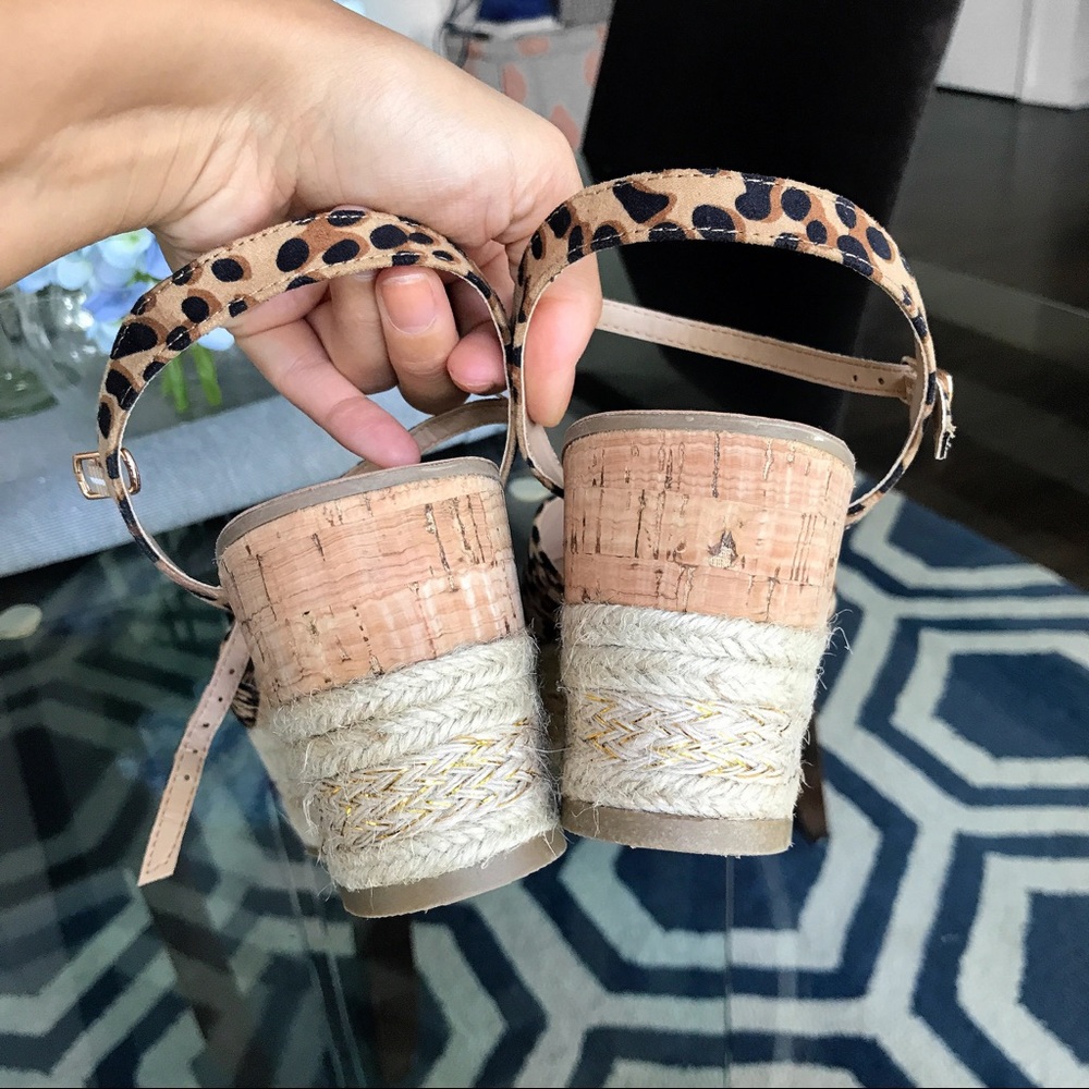 🆕 FERGALICIOUS LEOPARD PRINT WEDGED SANDALS! - Picture 8 of 11